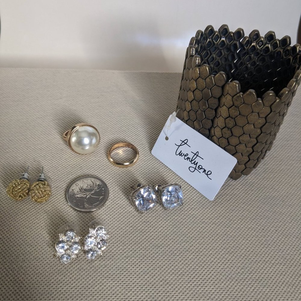 🔥 Lot of Costume Jewelry: Rings, Earrings, Wide bracelet🔥